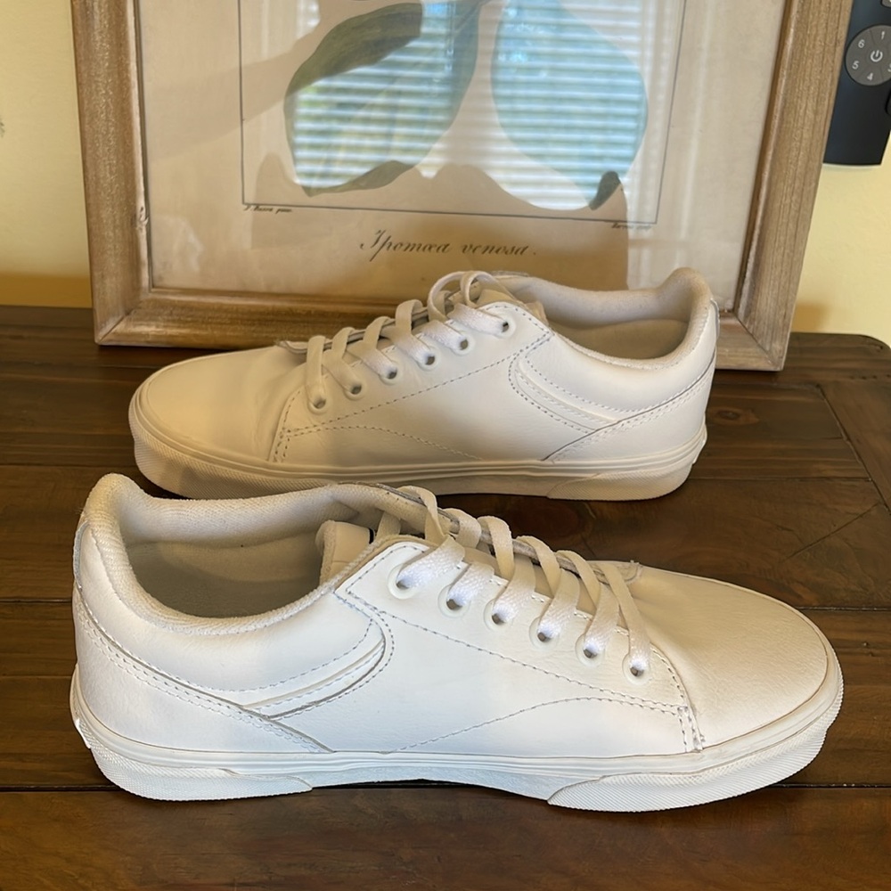 Vans Women’s Seldan Low Top Sneaker - Picture 6 of 8